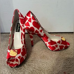 HELLO KITTY Heart heels!